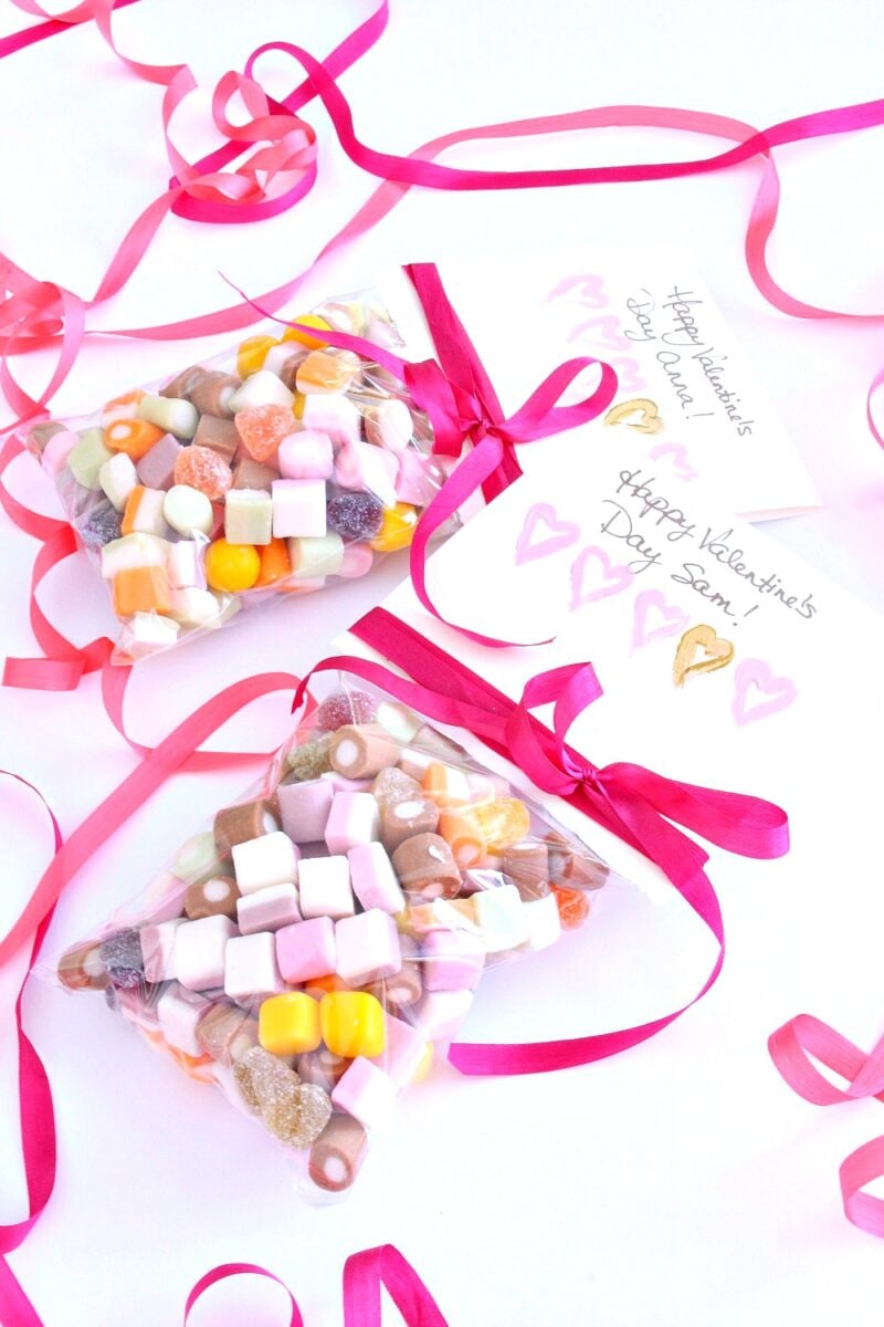 DIY Valentine’s Day Treat Bag + Card Combo