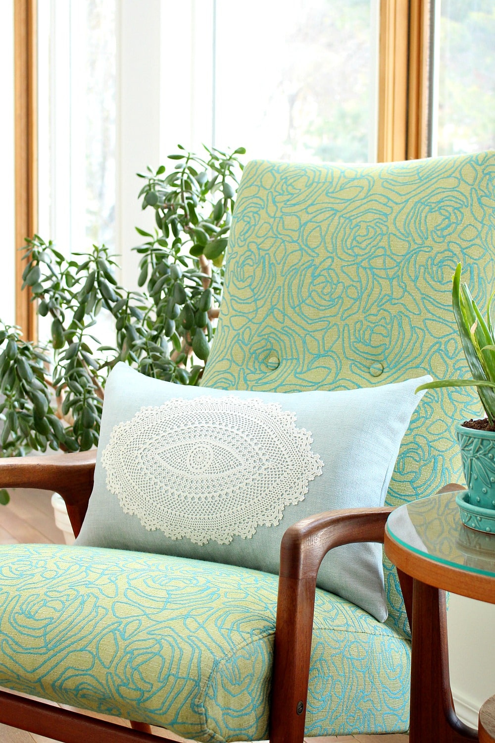 Doily Craft Idea: Modern DIY Doily Throw Pillow