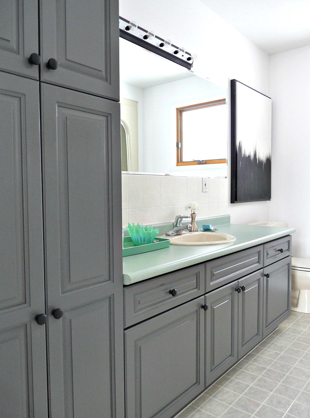 BUDGET-FRIENDLY BATHROOM MAKEOVER