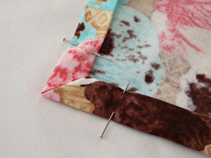 HOW TO SEW A MITERED CORNER