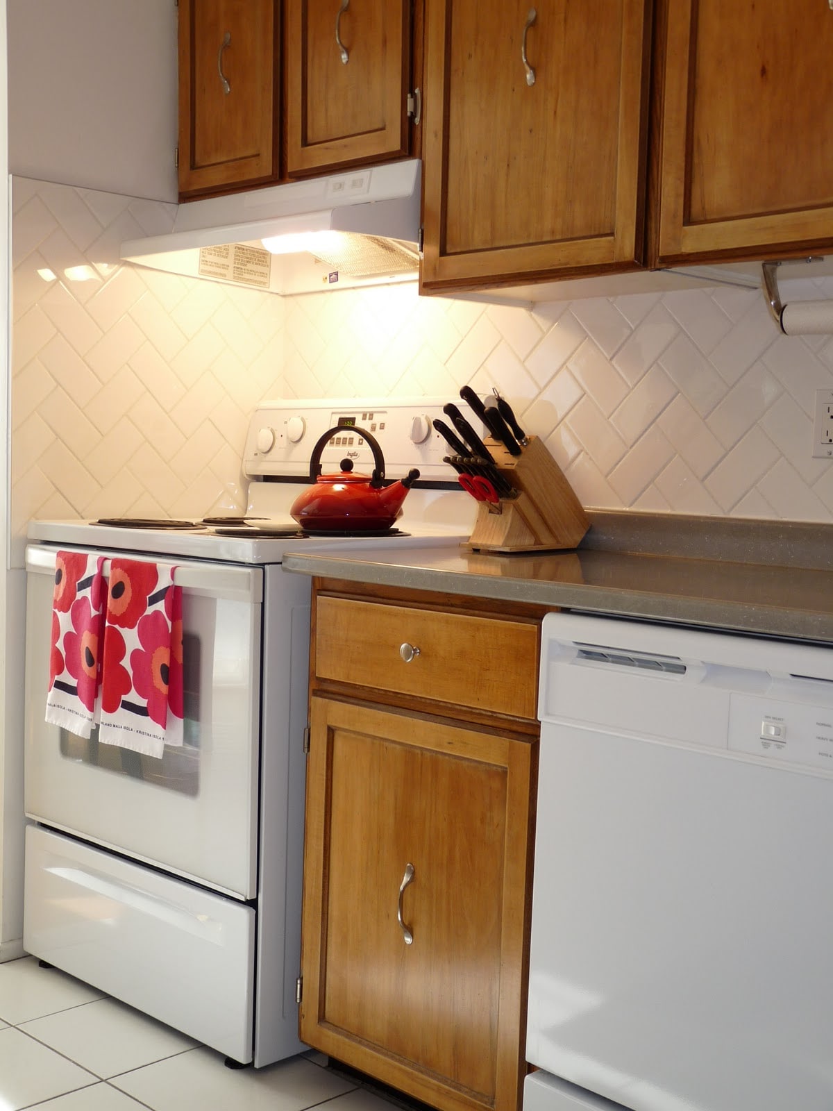 HOW TO RE-VARNISH CABINET FRONTS