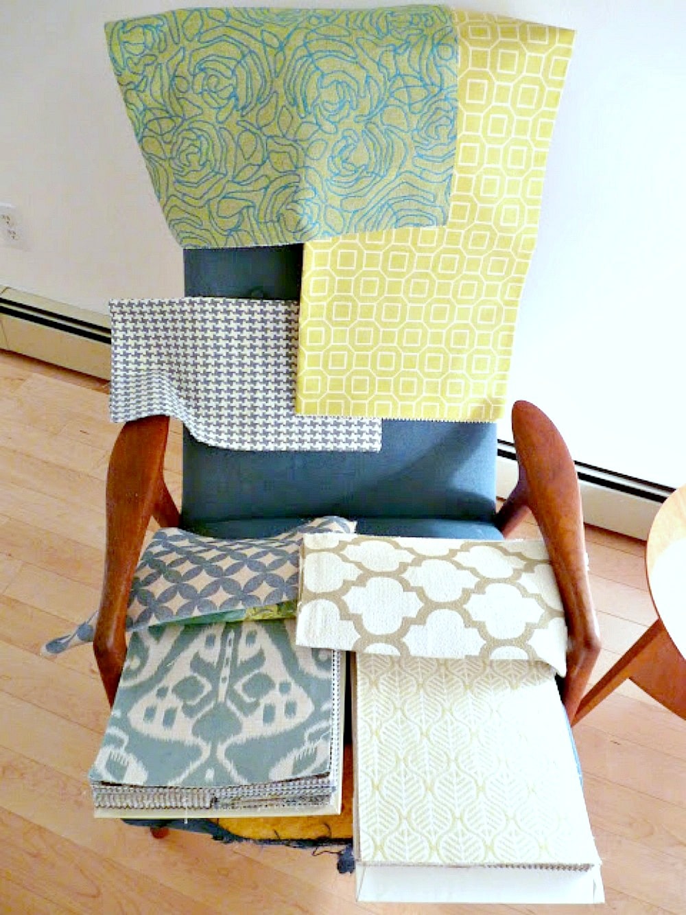 HOW TO CHOOSE UPHOLSTERY FABRIC