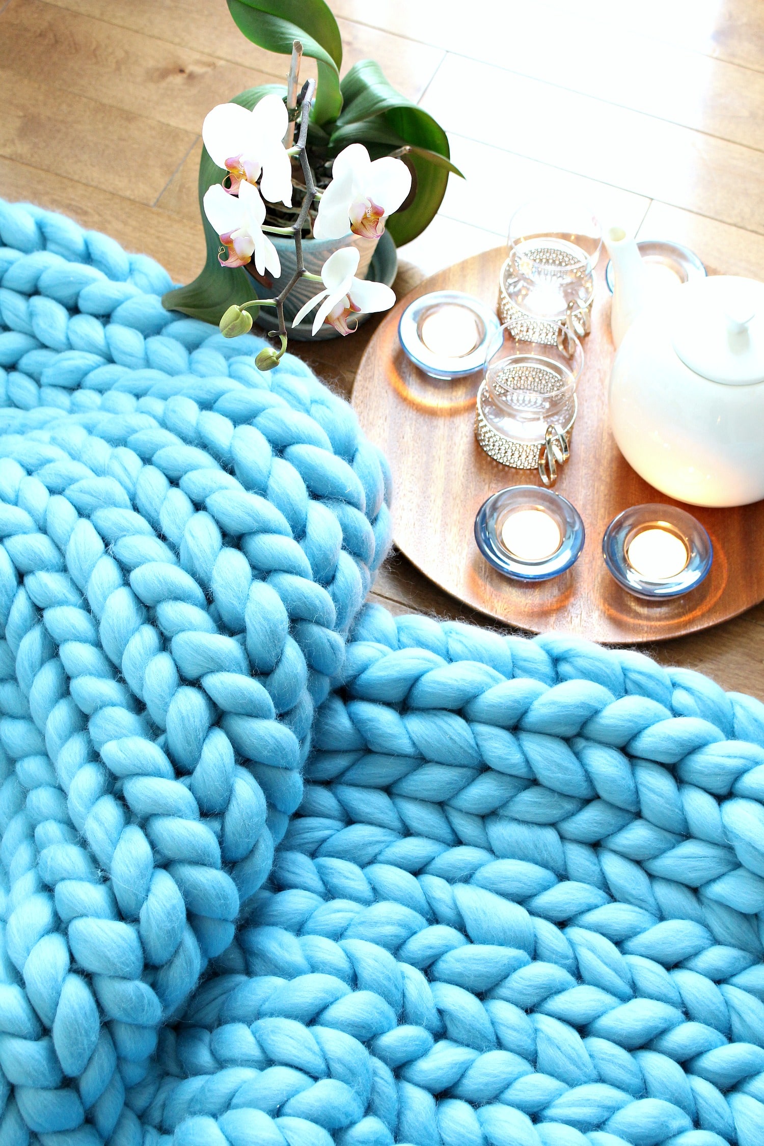 EASY ARM KNIT BLANKET TUTORIAL