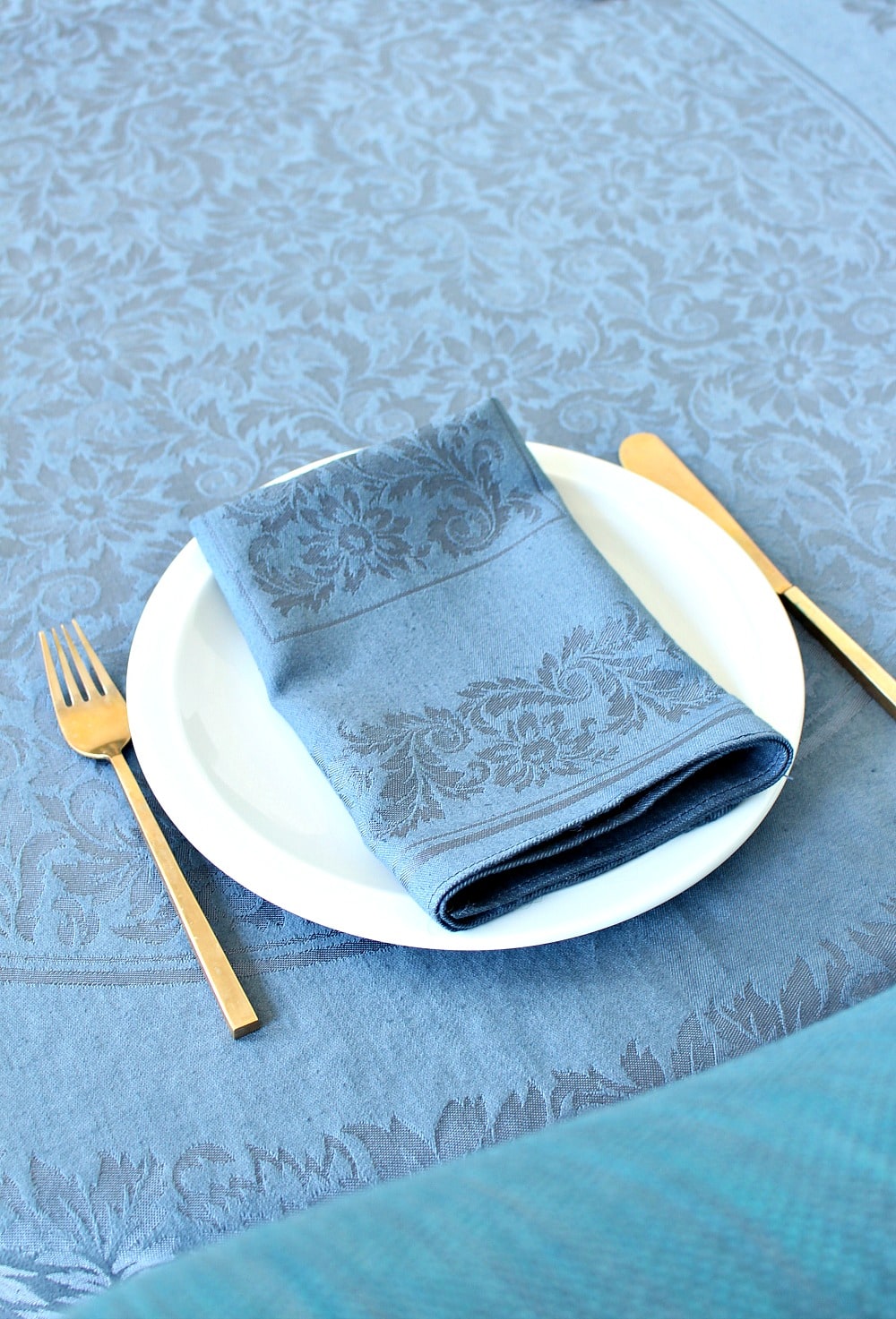 HOW TO DYE TABLE LINENS
