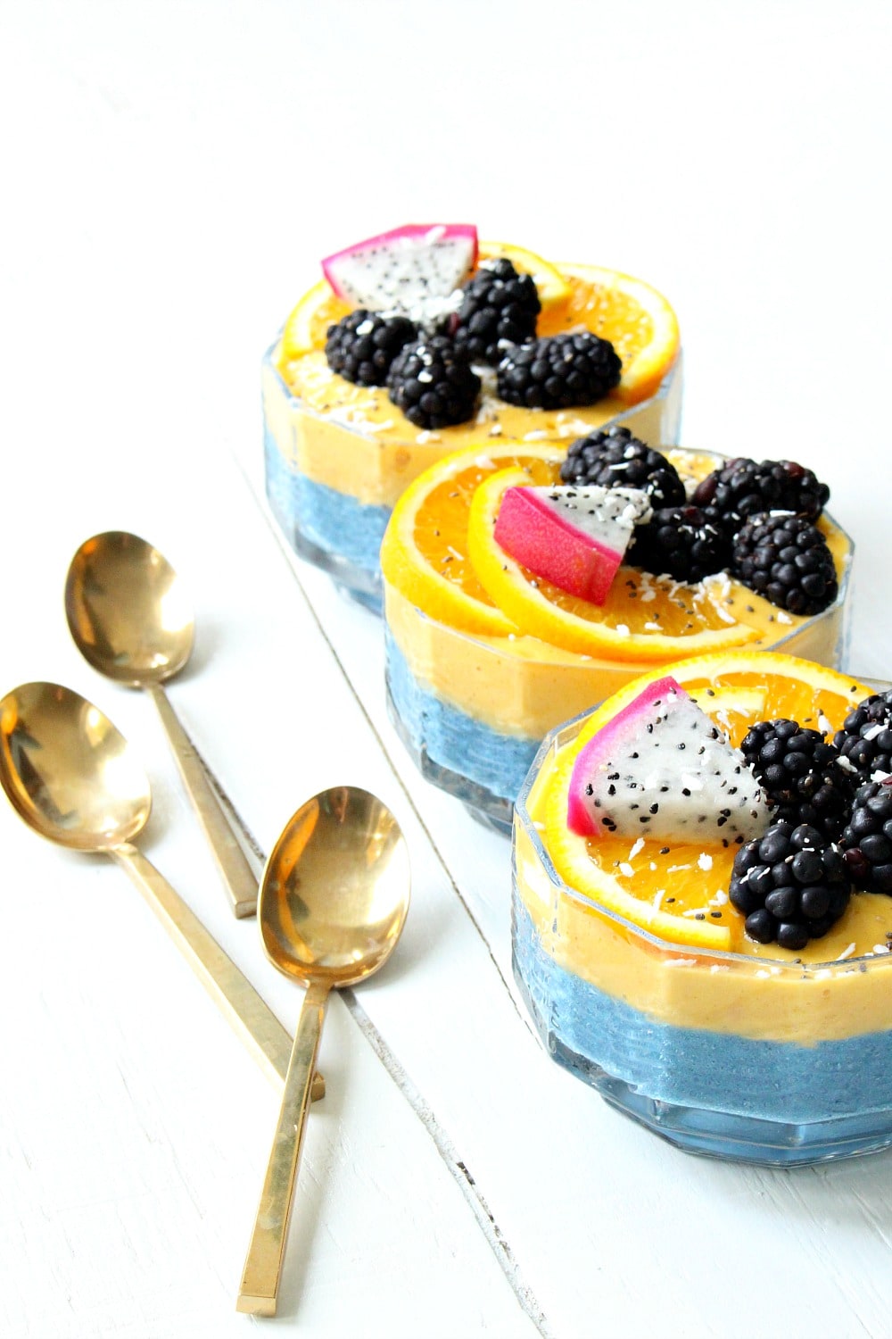 LAYERED SMOOTHIE BOWL