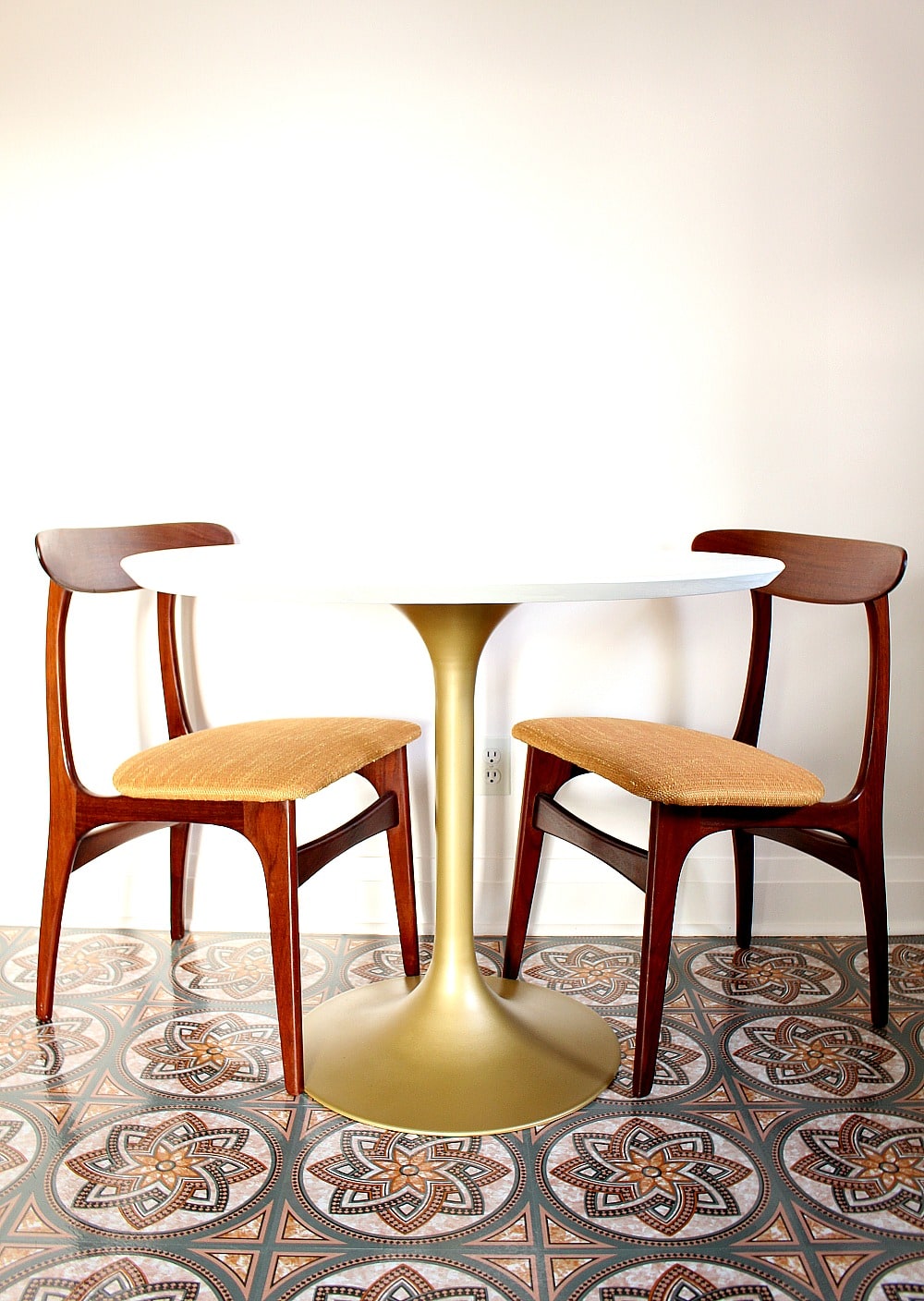 TULIP TABLE HACK