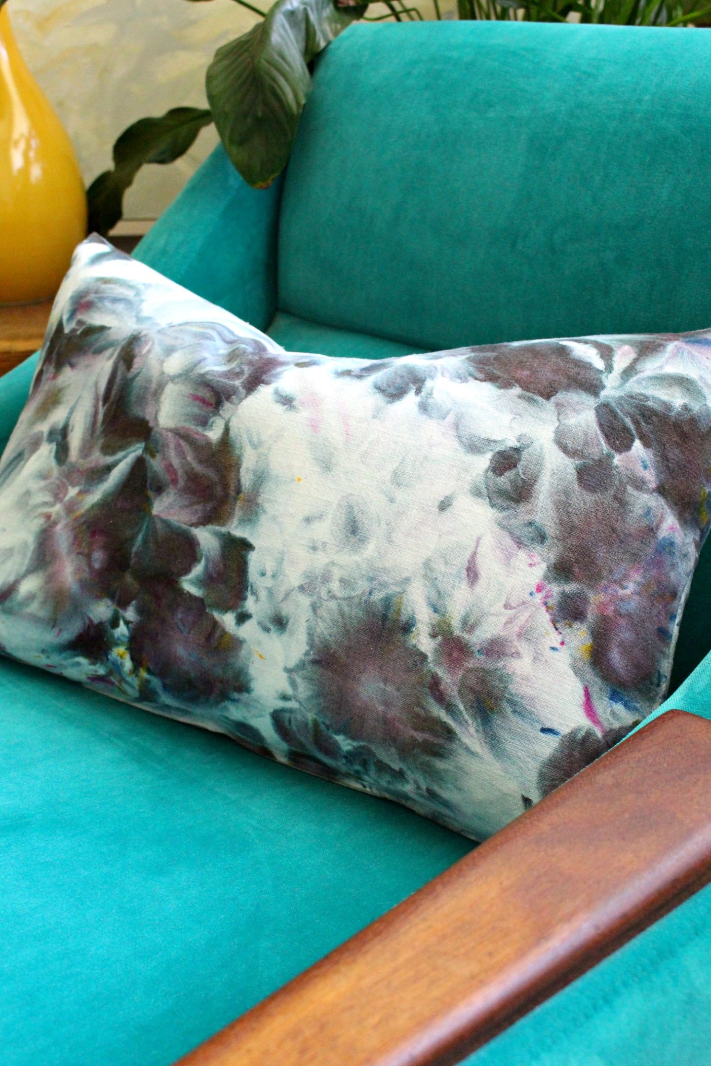 How to Sew a Lumbar Pillow | Purple Ice Dye Fabric