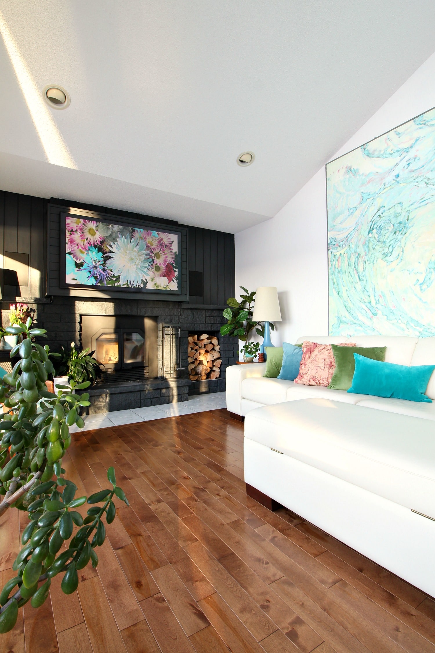 5 Reasons to Love a Dark Grey or Black Fireplace