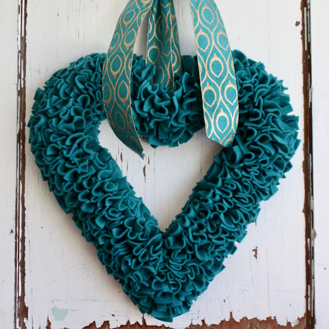 Modern Valentine’s Day Decor That Isn’t Red!