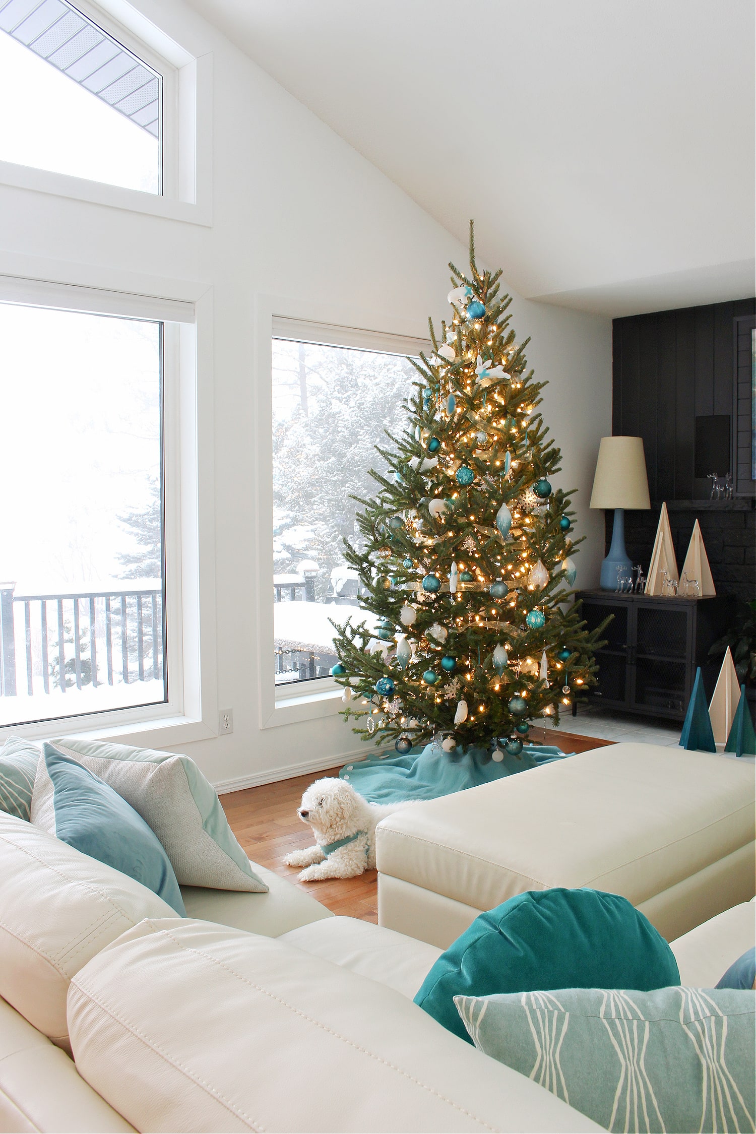 Aqua Christmas Tree Decorating Inspiration