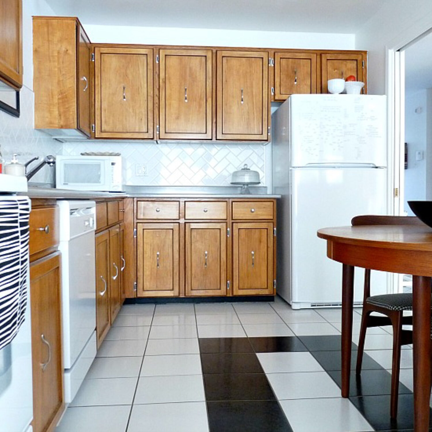 How to Re-Varnish Cabinets