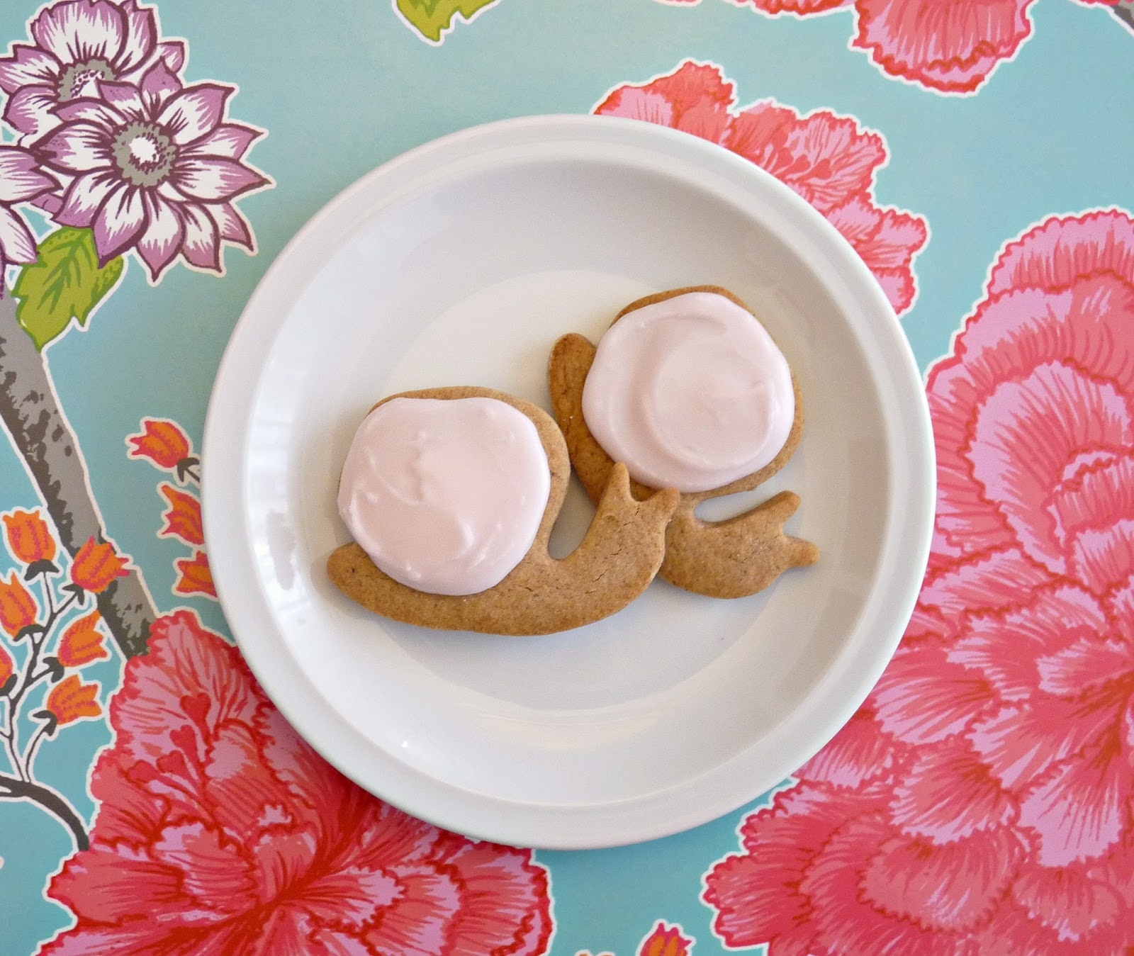 How to Make Colored Icing Without Food Coloring